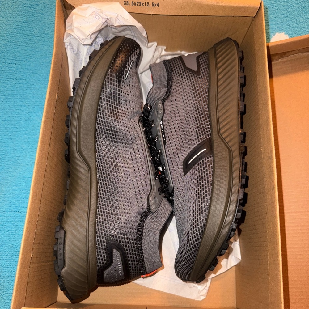 Flux Adapt Trail Runner 9.5 Womens men’s 8 
Grey olive flare